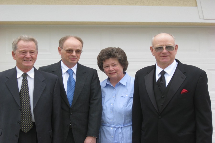 ../image/pre-ceremony bruce ross barbara laton.jpg